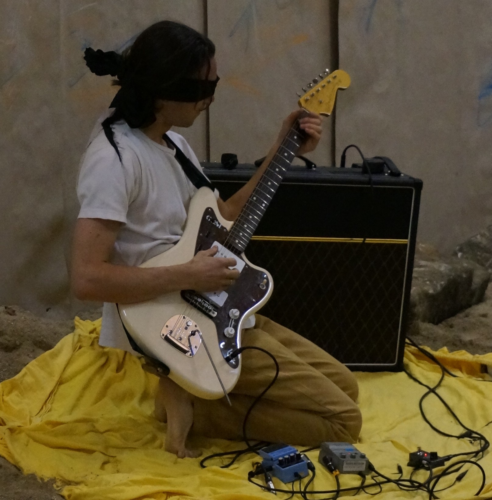 Photo: Performance de Reto Pulfer, Centre International d’Art et du Paysage, Ile-de-Vassivière, 2015.