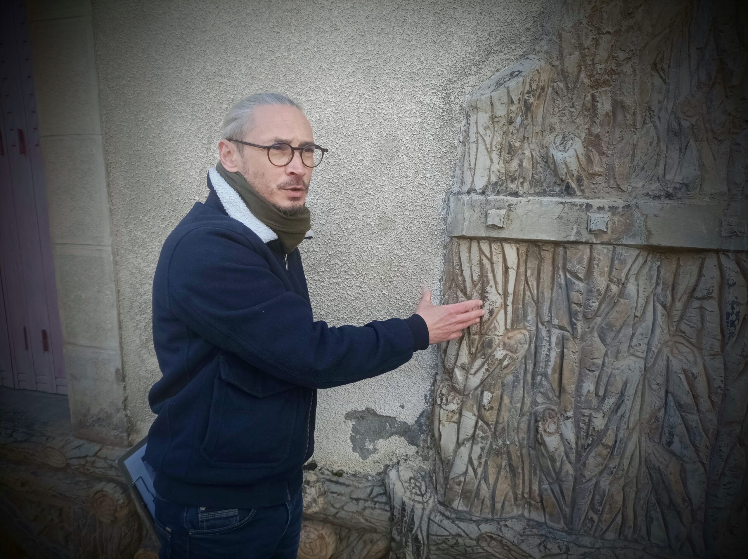 Stéphane Duprat lors de la visite Rocaille Forever à Aubusson le 29 mars 2025.